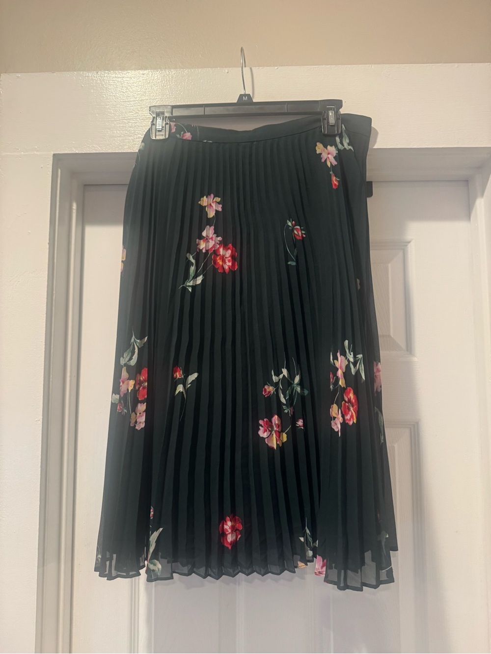 Ann Taylor Forest Green Pleated Midi Skirt with Floral Print